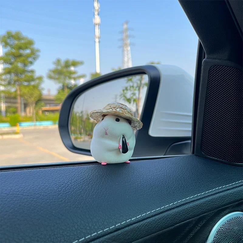 

Слепая коробка для съедающего хомяка Воображаемое творение Милая плюшевая кукла Машина для куклы Украшение для автомобиля Соломенная шляпа Маленький хомяк