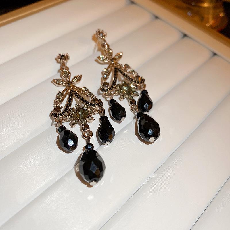 Vintage Silver Black Tassel Geometric Round Stud Earrings for Women - Elegant High-End Design