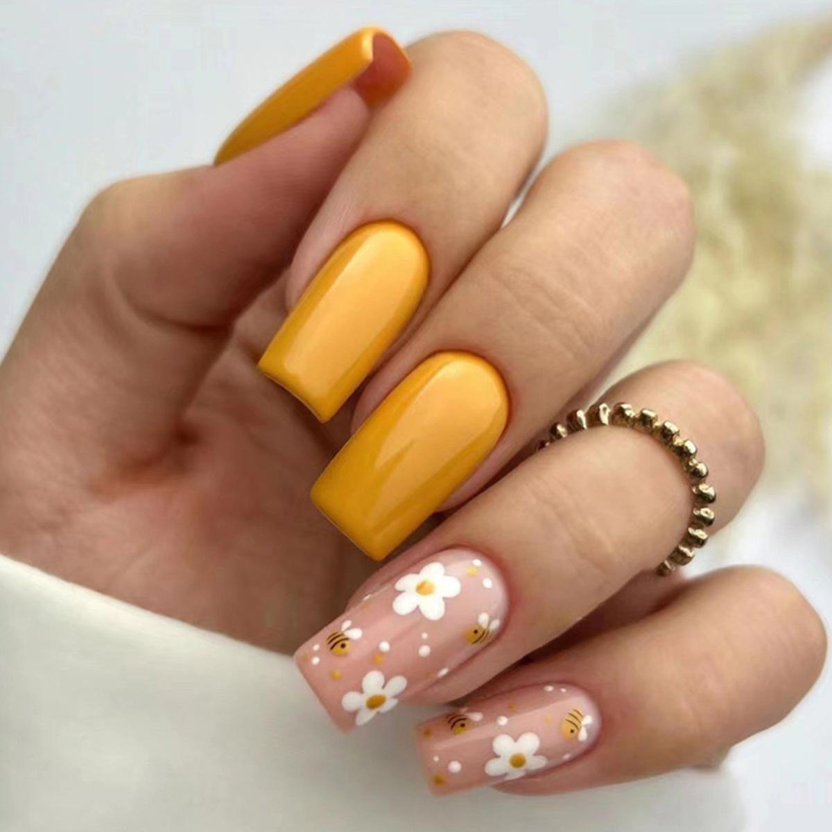 

Floral Bee Summer Short Square False Nails - Wearable Press-On Nail Art Yellow Jelly Glue (Temu/Tiktok)