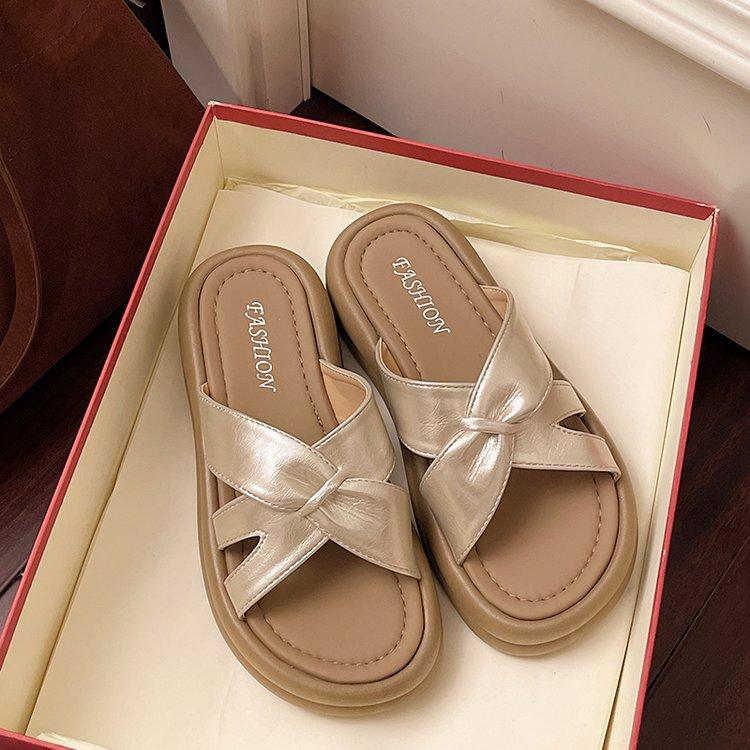 2025 new muffin and thick-soled slippers women's wear, soft-soled cool slippers, casual beach one-word slippers
