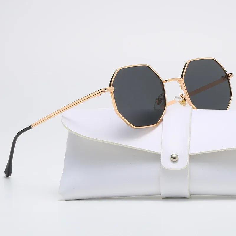 2025 Neue Modische Retro Metall Vielseitige Sonnenbrille für Männer und Frauen
