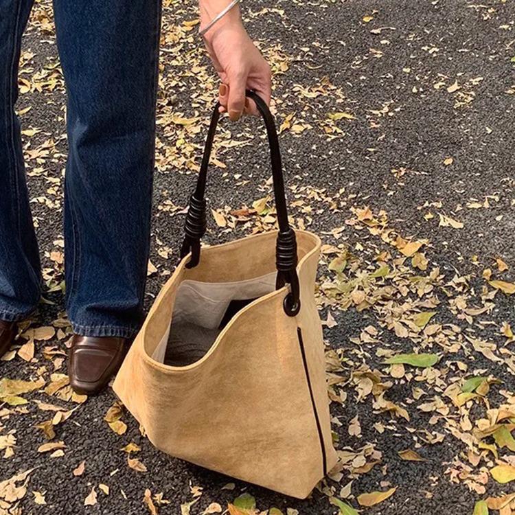 Korean Retro Plush Bucket Bag: 2023 Winter Collection, Large Capacity, Single Shoulder & Hand-Held Women's Bag