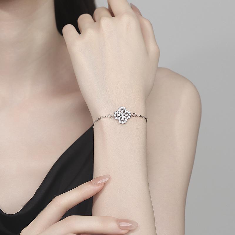 Korean-Style Four-Leaf Clover Diamond Bracelet: Elegant, Trendy, and Personalized Women's Jewelry
