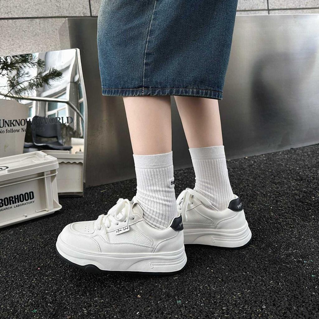 Stepping on shit feeling leather little white shoes women's models 2025 autumn new popular versatile thick-soled heightening soft-soled sports boa