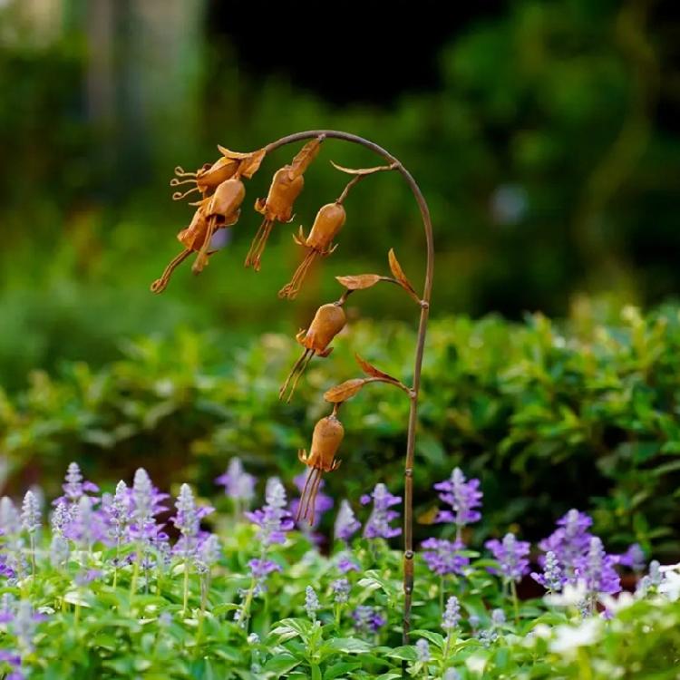 Artistic Iron Garden Stake Metal Sculpture Patio Decoration Fit for Indoor Outdoor Spaces Sculpture Simple Installation