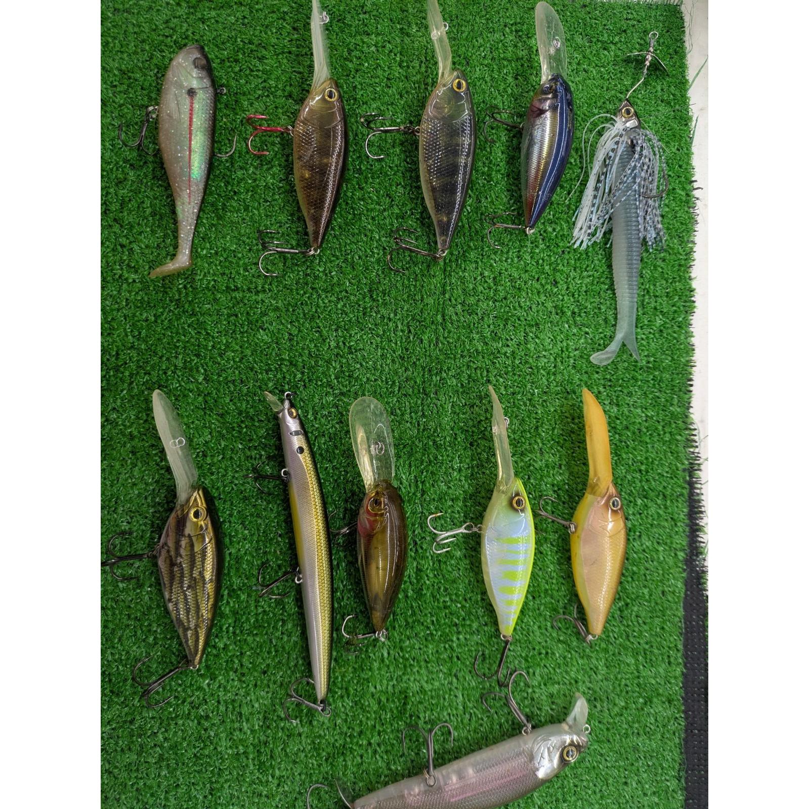 Used Bass lure (11 pieces) set