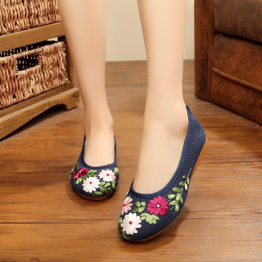 2025 New Chinese Girl Embroidered Cloth Shoes Hot Canvas Women Casual Flat Loafer Cotton Fabric Embroider Woman Shoes