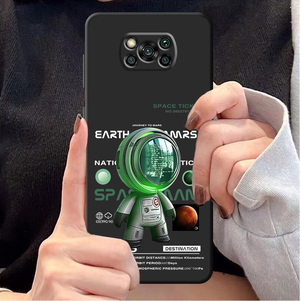 Cute Astronaut Phone Case for Xiaomi Poco F4 C40 X4 F3 GT M4 5G M3 F1 X3 NFC X3 Pro M3 Pro X3 GT X4 NFC F3 GT TPU Soft Black