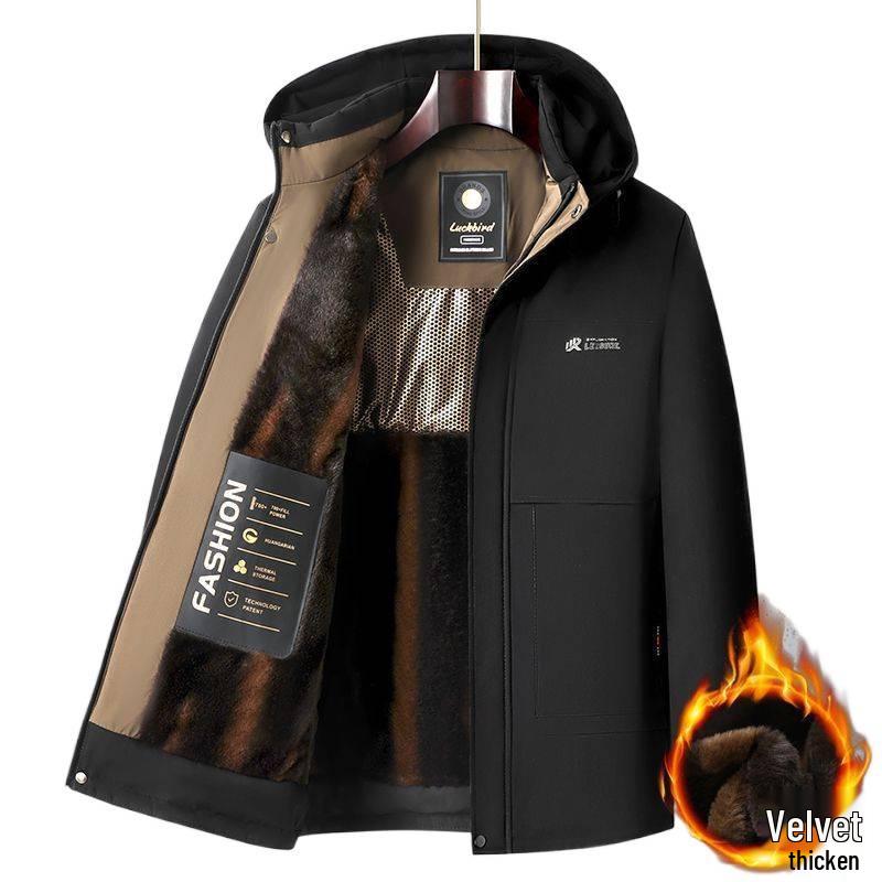 Winterjacke aus Baumwolle für Herren: Dicke, warme, kältebeständige Oberbekleidung mit abnehmbarer Kapuze, perfekt für die Garderobe von Männern mittleren Alters und Vätern.