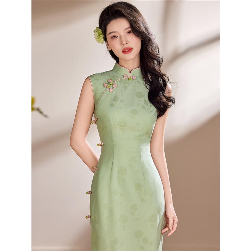 Chinese Retro Green Sleeveless Qipao - Elegant Spring/Summer Dress