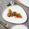 Kreative Dreieckige Westliche Speiseplatte Haushalt Unregelmäßige Geschirrplatte High-End Steakplatte Restaurant Snackplatte Kommerzielle Flache Platte
