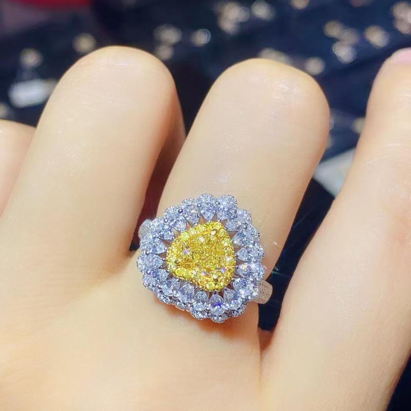 BELLA BOX Neuer Imitations-Naturtopas Voller Diamantliebe Offener Ring Frau