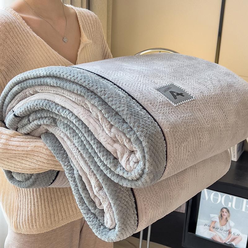 White Knitted Velvet Throw Blanket Soft Skin-Friendly Warm Fleece Bedspread All-season Multipurpose Quilted Blanket for Nap Sofa