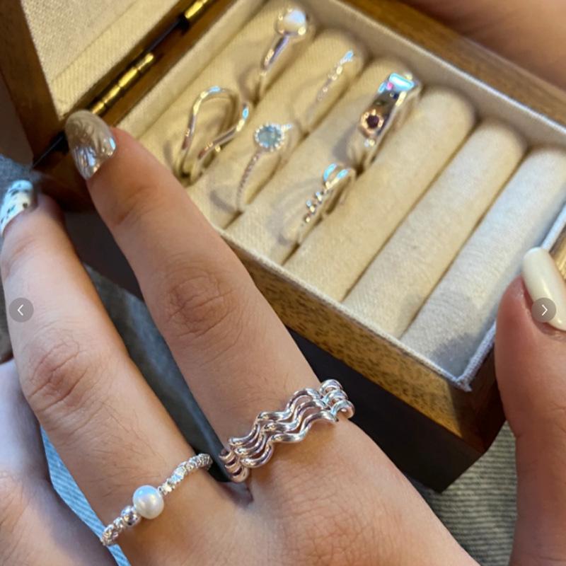 925 Chic Sterling Silver Ring With Sparkly Zirconia Stones For Unique Accessories Womens