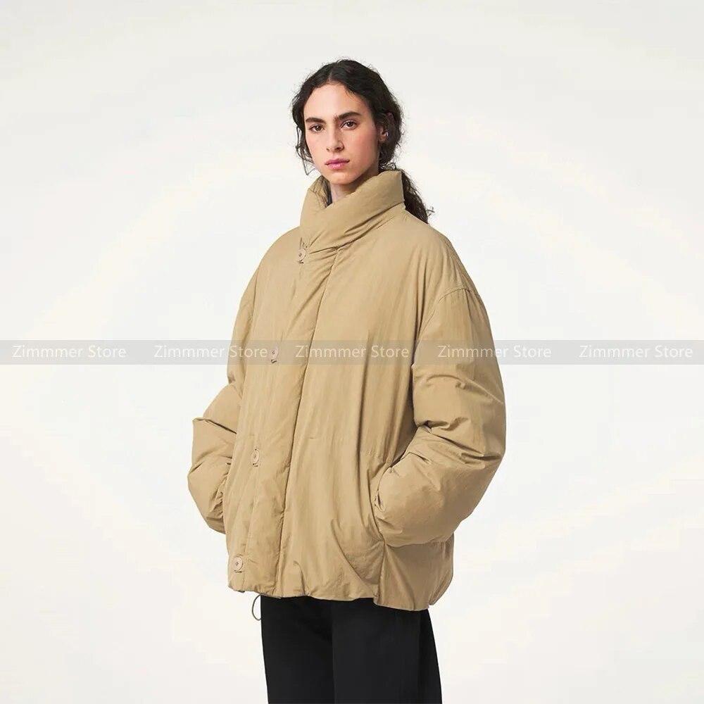 

Новое минималистичное пальто в стиле «старые деньги», однотонное свободное хлопковое пальто с воротником-стойкой и заниженными плечами, куртка