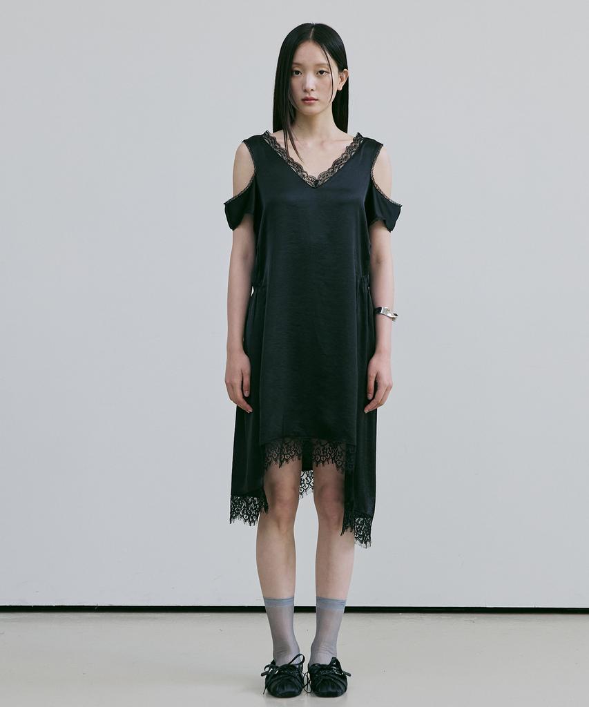 Beleudeunua Lace Trim Satin Dress (Black)