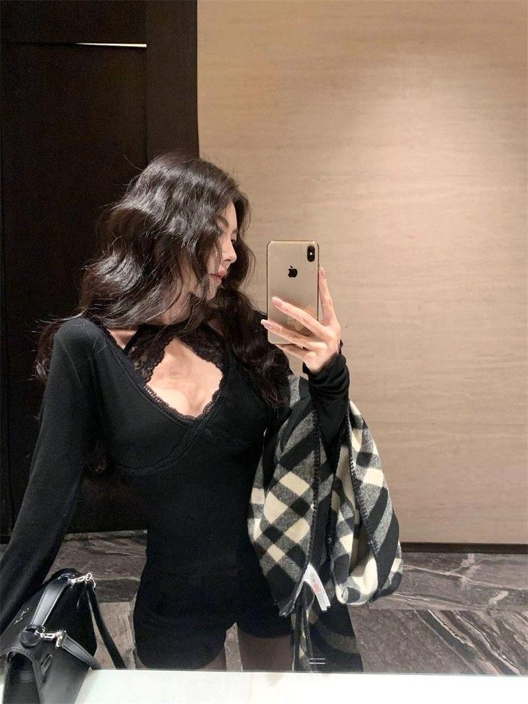 Women's Black Lace-Trim V-Neck Halter Long-Sleeve Slim-Fit Top - Autumn/Winter Fashion, Pure Desire Style