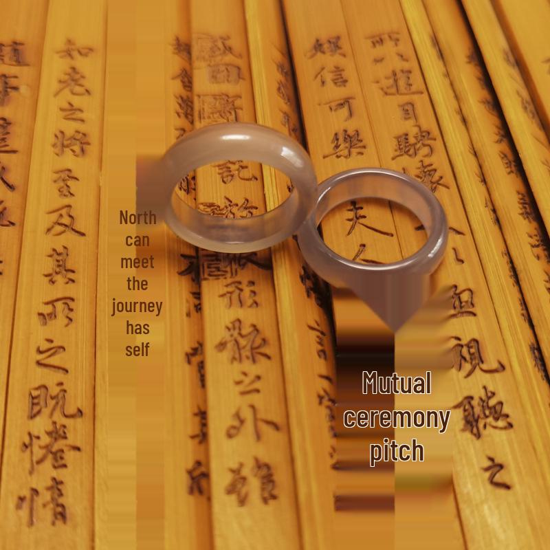 

Кольцо-роллер из халцедона с кисточкой, украшение ручной работы своими руками, подвеска