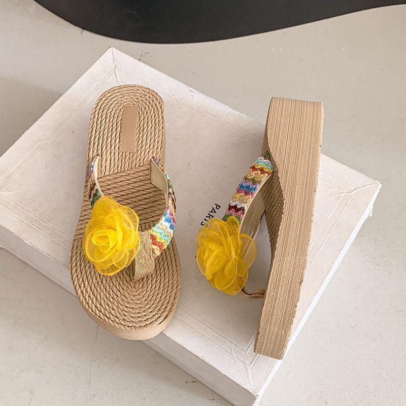 2025 Summer New Fashionable Versatile Non-slip Slope Heel Flower Vacation Thick Bottom Lightweight Height-increasing Flip-flops Women