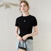 TUHUANG Damen Strick-T-Shirt in schmaler Passform mit Seiden- und Rosenverzierung