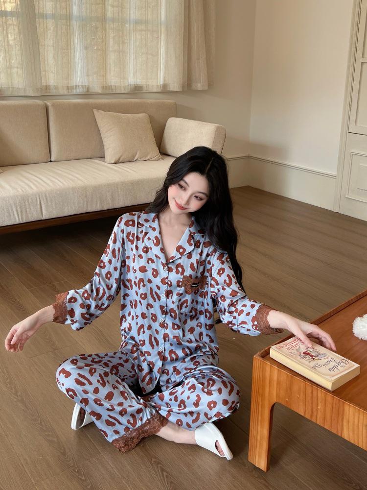 

Leopard Print European-Style Ice Silk Pajamas - Long Sleeve and Pants, Wearable Indoors and Out (Spring & Autumn Collection) Extra Large синій