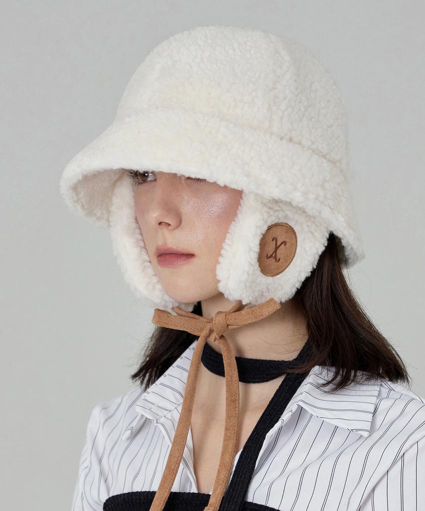 Bajal Va Curved Logo Sherpa Fur Flap Bucket Hat Cream