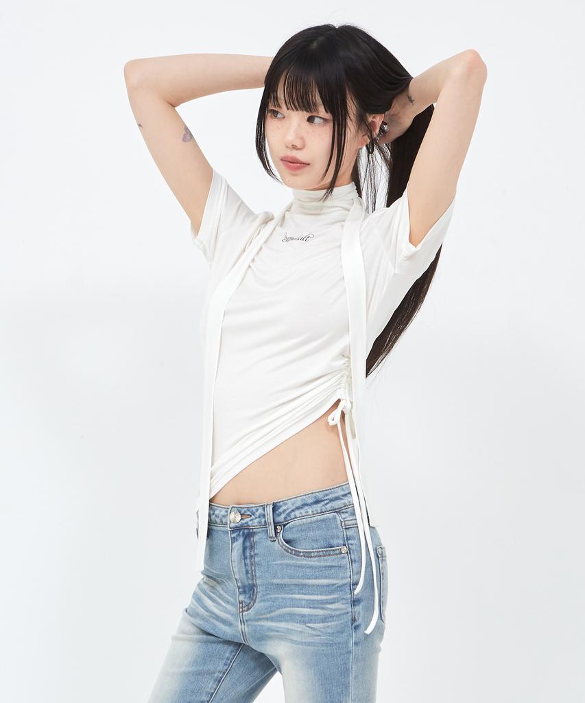 Sekeondeusolteu Shirred Choker Half-Neck T-Shirt (White)