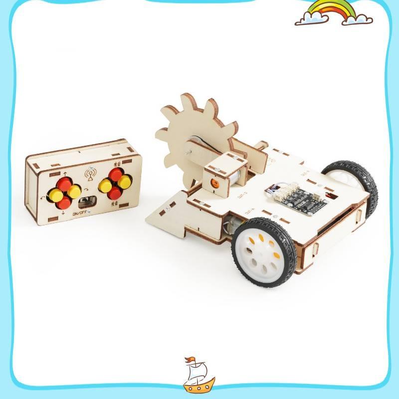 Remote Assembled Wooden Controlled Combat Vehicle With Rotating Children Toy Set