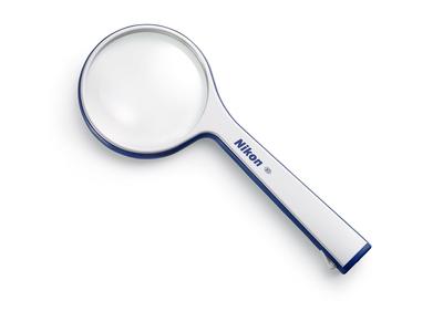 ציוד אופטיקה – זכוכית מגדלת