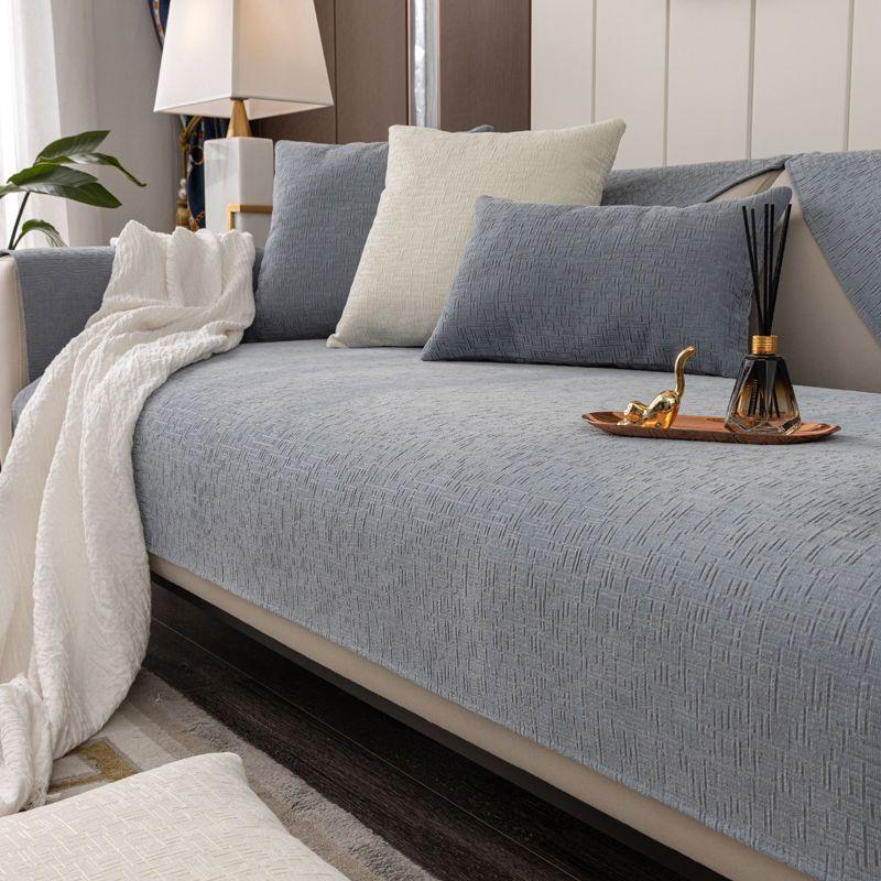 Простая подушка для дивана из шенилла с темным узором на все времена года — фото 6