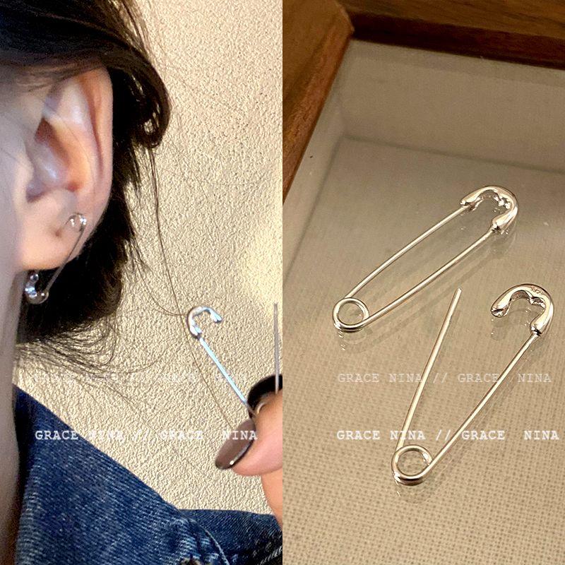 Niche Style Female Stud Earrings Sexy Fall and Winter Pin