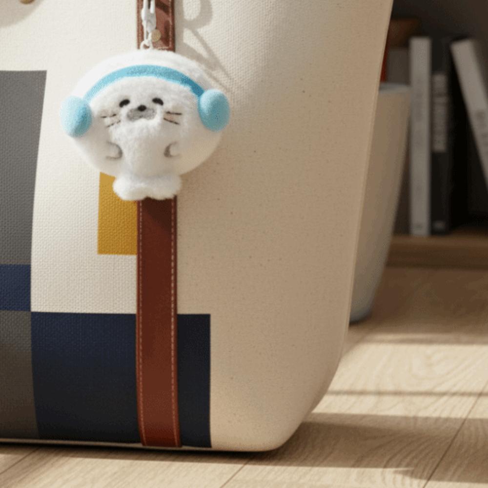 Cartoon Plush Seal Pendant Kawaii Stuffed Doll Pendant Soft Fuzzy Seal Keychain  Christmas Gift