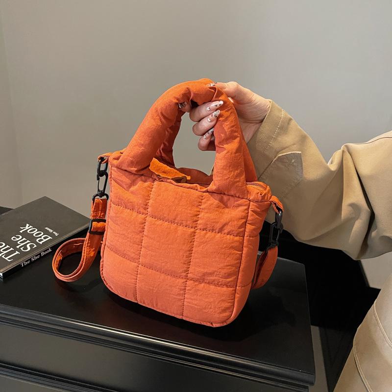 Borsa a tracolla trapuntata in nylon Autunno Inverno Monocolore Borsa a spalla con fodera in poliestere Chiusura con cerniera Pulitura professionale a secco
