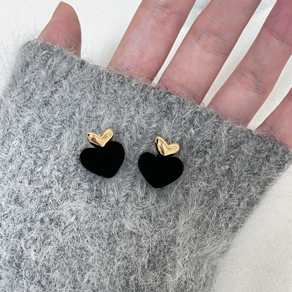 

Нишевая простая осень и зима, новые милые и прохладные ветряные струящиеся серьги-гвоздики с любовью, женские уникальные нишевые серьги высокого класса с характером copper