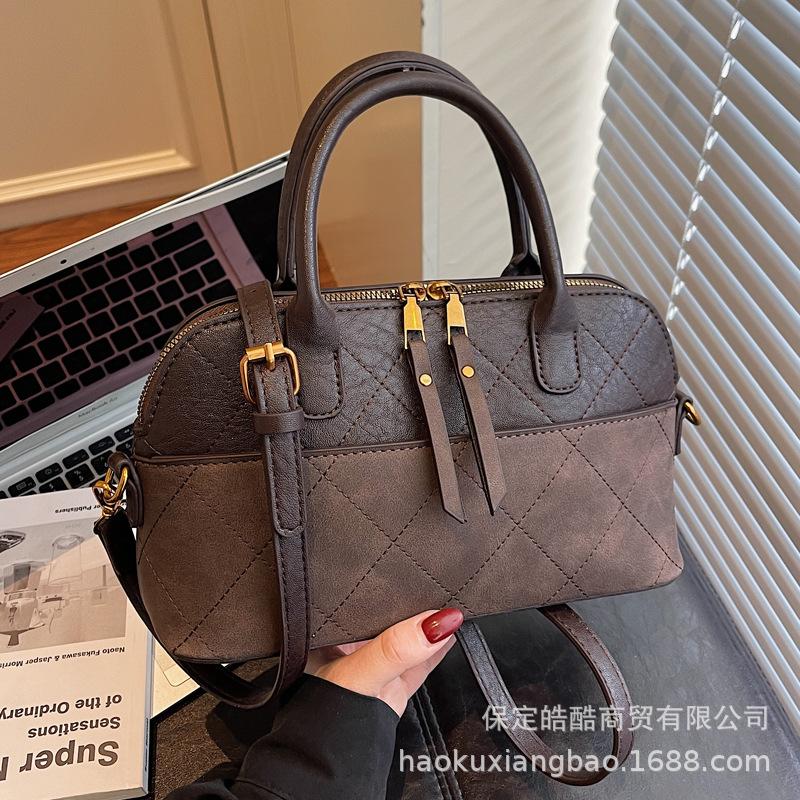 Super Fire Small Bag Women's Autumn and Winter 2025 New Retro Diamond Shoulder Messenger Bag Popular Ins Portable Shell Bag