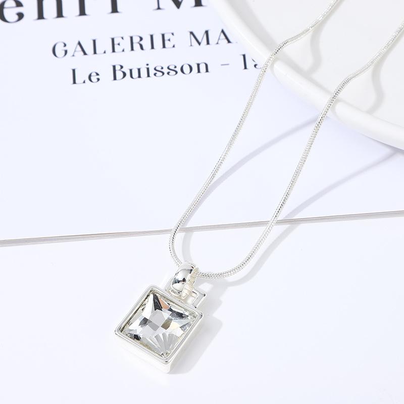 

Квадратная сверкающая подвеска из циркона, модная универсальная женская цепочка на ключицу.