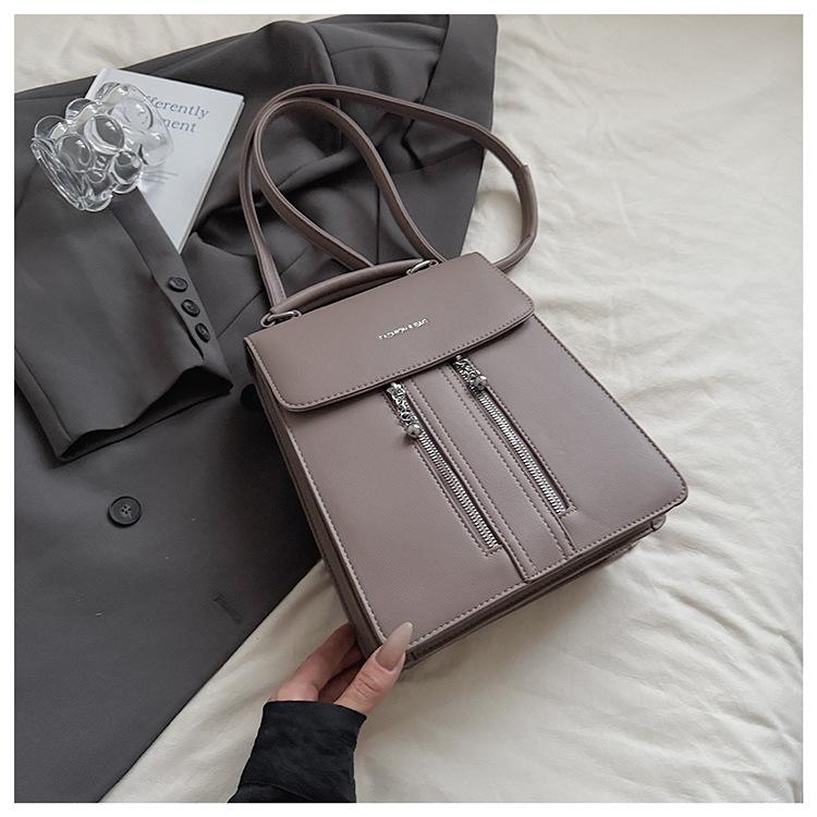 

Han niche large-capacity solid color women s 2025 new trendy and fashionable student backpack personalized double zipper shoulder bag серо-коричневый