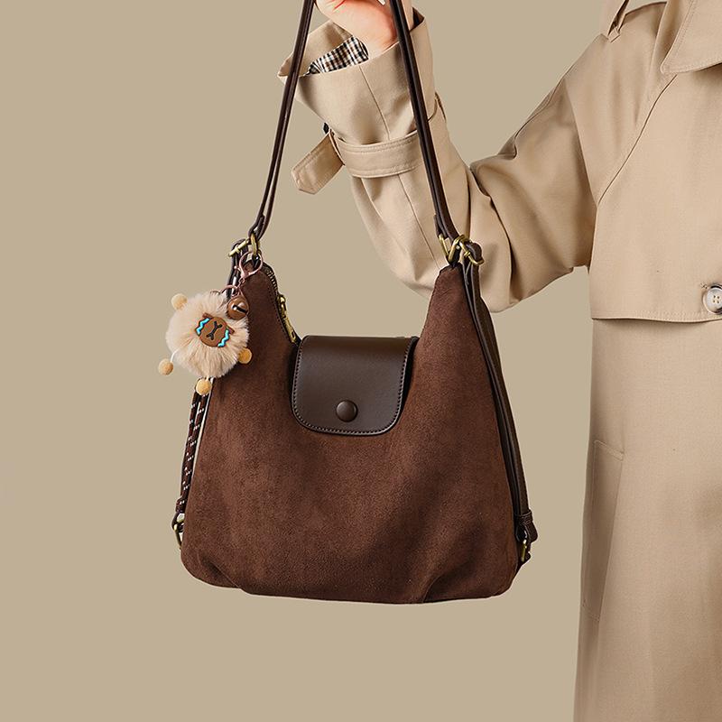 

2025 New Women s Tote Bag Autumn Winter Single Shoulder Underarm Bag Large Capacity Fashion Commuter Casual Backpack коричневий