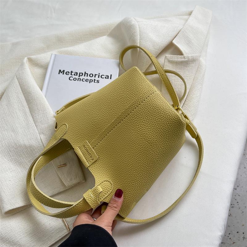 High-end Small Bag Women's New Fashion Versatile Vegetable Basket Portable Bucket Bag Textured Messenger Bag