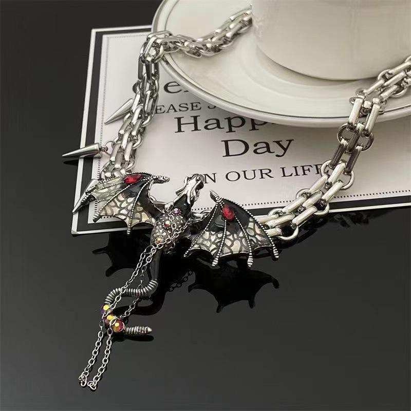 European and American Y1K heavy industry black and red thorns dragon necklace chocker hot girl subculture sweet cool goth niche accessories