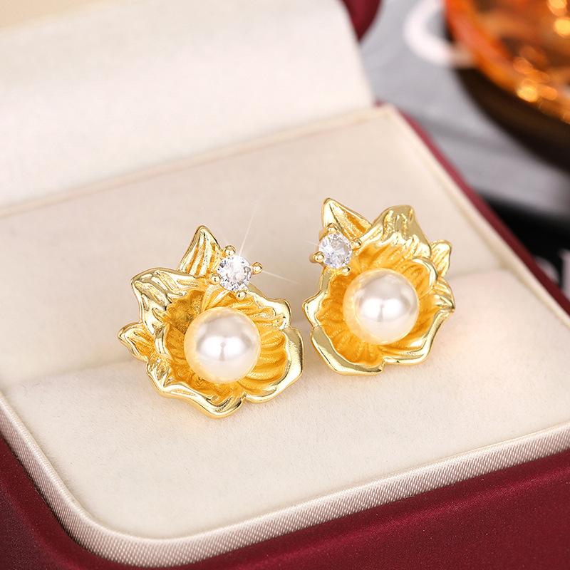 1 Pair of Fashionable Synthetic Zircon and Imitation Pearl Shell Flower Earrings, Fashionable French Retro Light Luxury Earrings