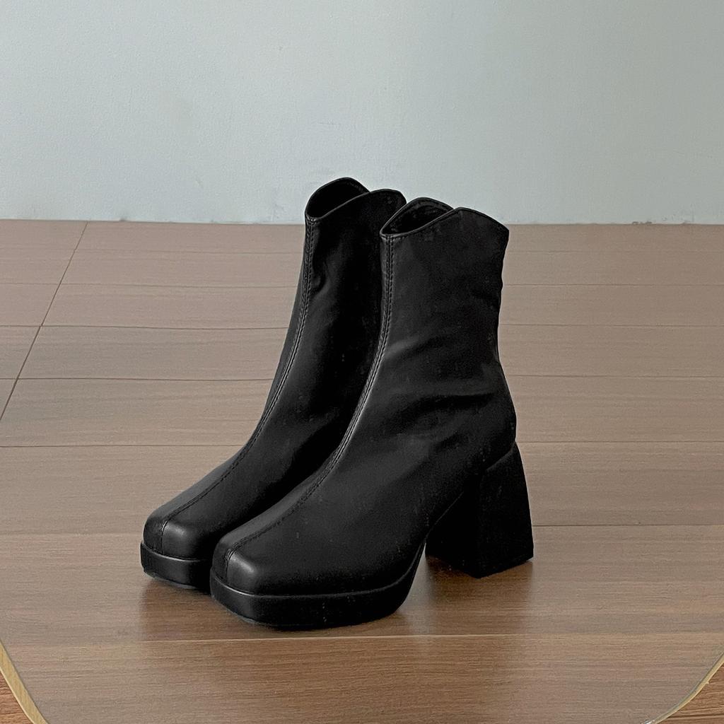 Retro black thick high-heeled British Martin boots women's 2025 new autumn and winter skirt slim velvet short boots