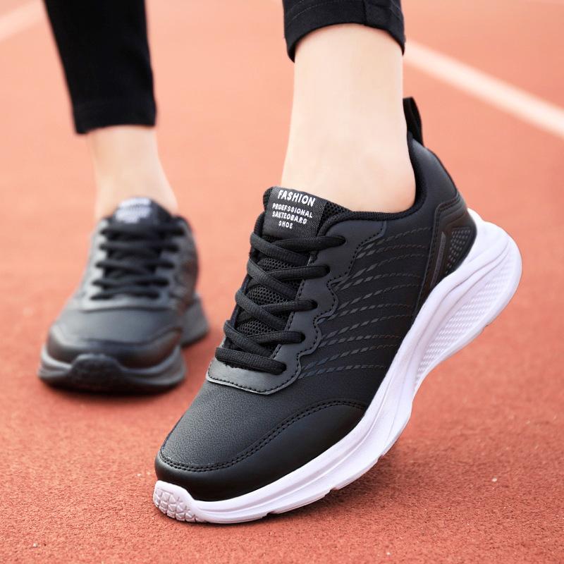 Black sneakers women's spring 2025 new lightweight non-slip soft sole leather surface women's shoes leisure travel running shoes