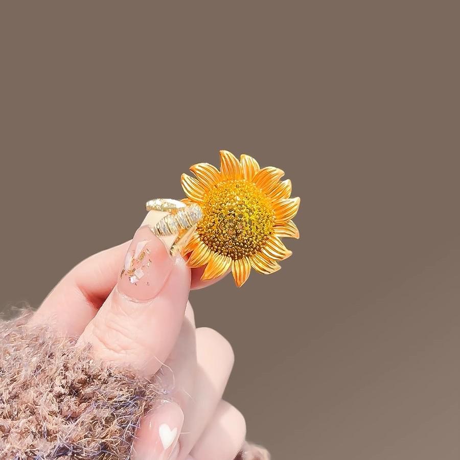 Japanese Lively Bee Sunflower Brooch: Trendy Women's Metal Corsage Pin