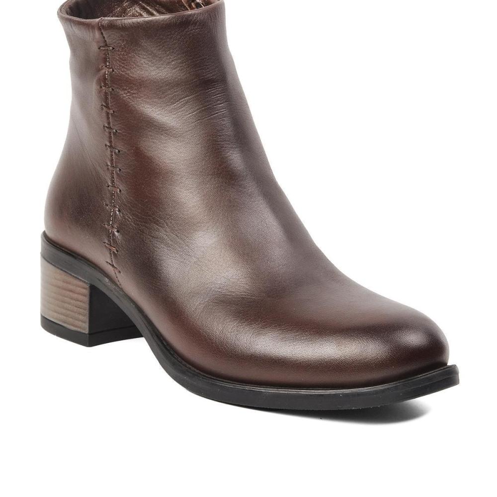 

Женские коричневые ботинки на молнии из натуральной кожи