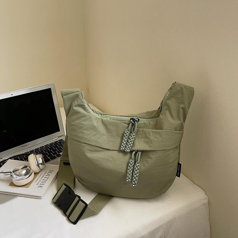 Leichte Stofftasche mit großem Fassungsvermögen, neue Damen-Freizeit-Sport-Umhängetasche für den Arbeitsweg, Schulter-Knödeltasche