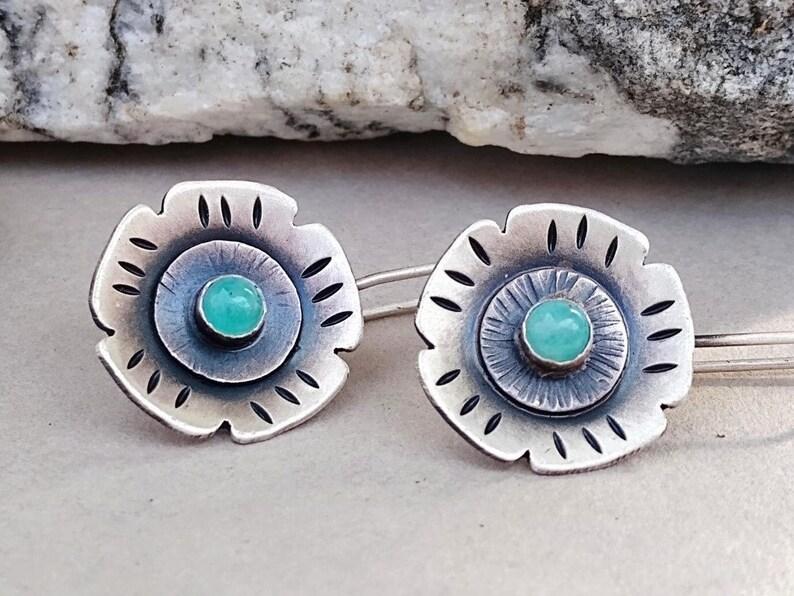 

Этнические круглые серьги с цветами для женщин, винтажные металлические серебряные серьги с инкрустацией зеленым камнем, висячие серьги, вечерние украшения 1 pair