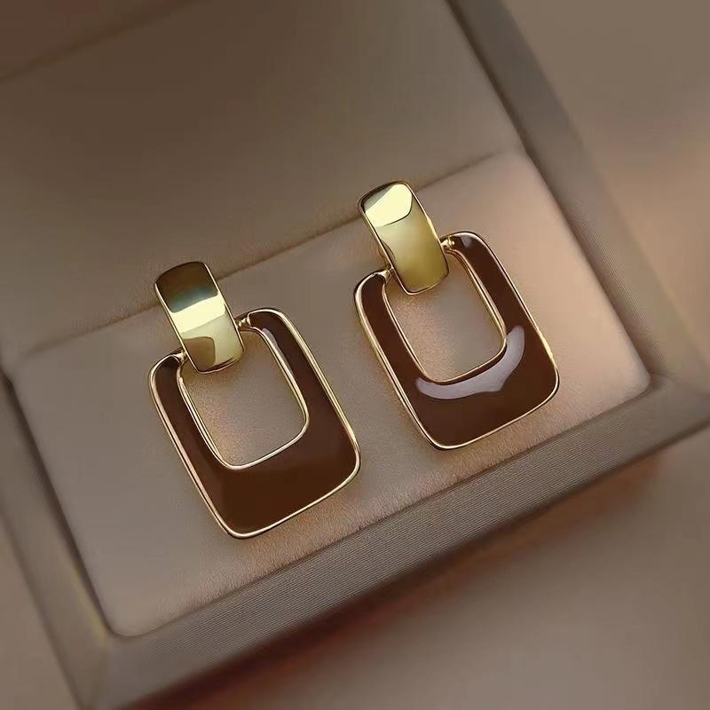 Retro Hollow Brown Square Dangle Earrings for Women Coffee Enamel Oil Geometric Metal Drop Earring Girls Party Charm Jewelry