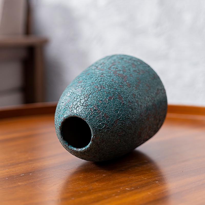Handmade Japanese Zen Pottery Vase - Retro Ceramic for Flowers or Water Cultivation.