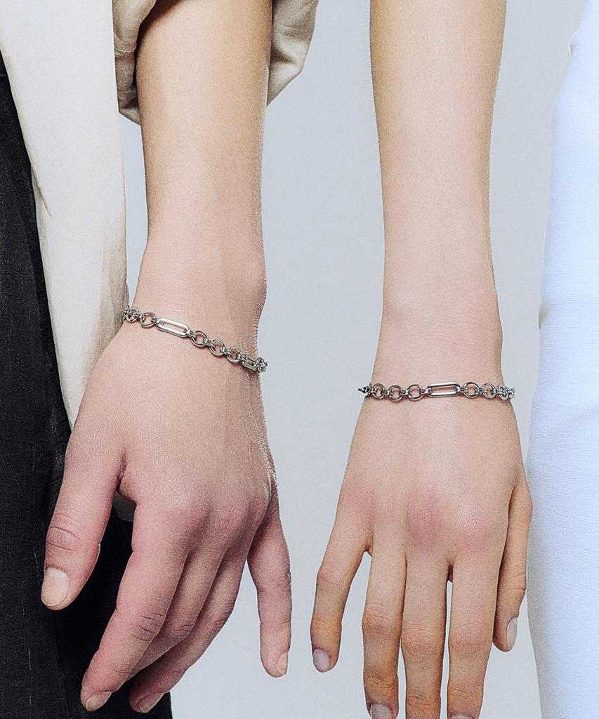 Kindof Loop Chain Bracelet